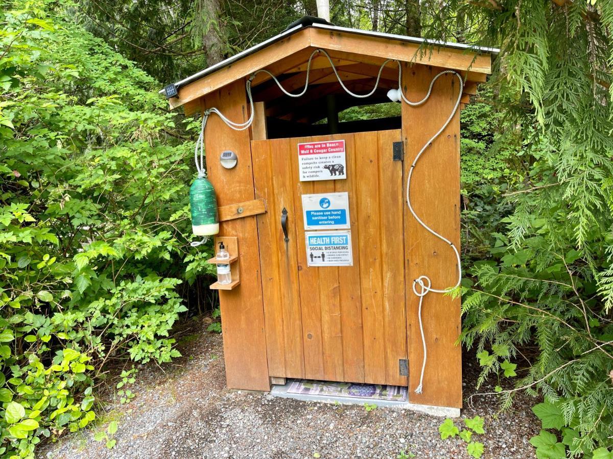 So Damn Lucky Glamping Otel Ucluelet Dış mekan fotoğraf