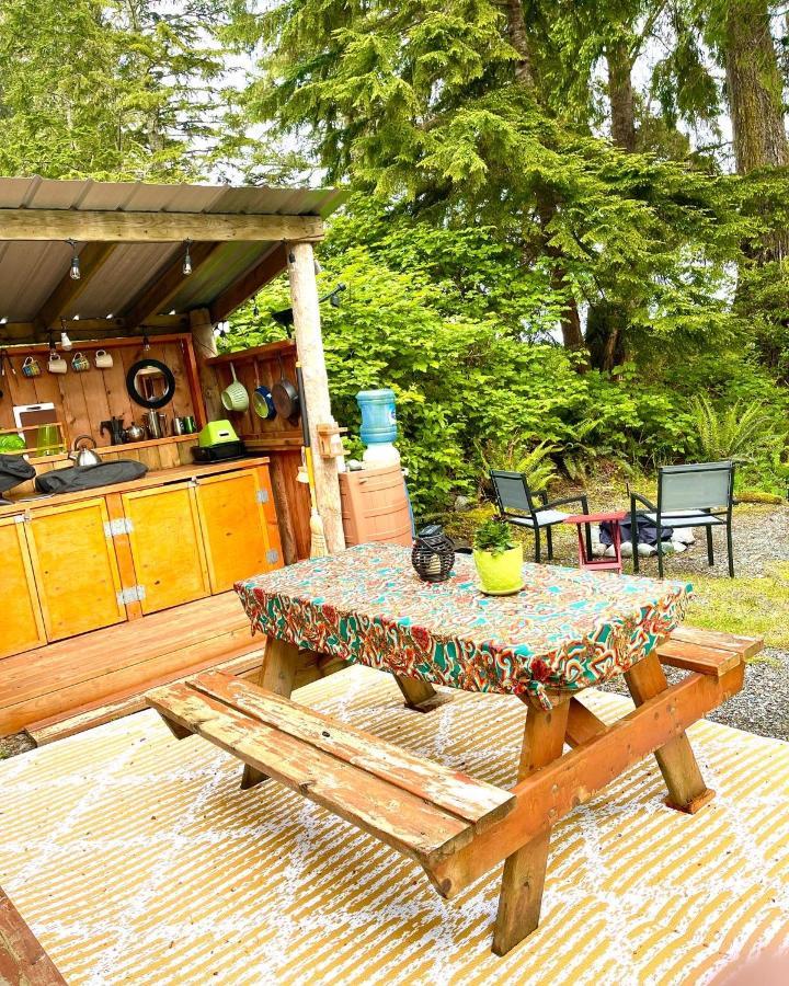 So Damn Lucky Glamping Otel Ucluelet Dış mekan fotoğraf