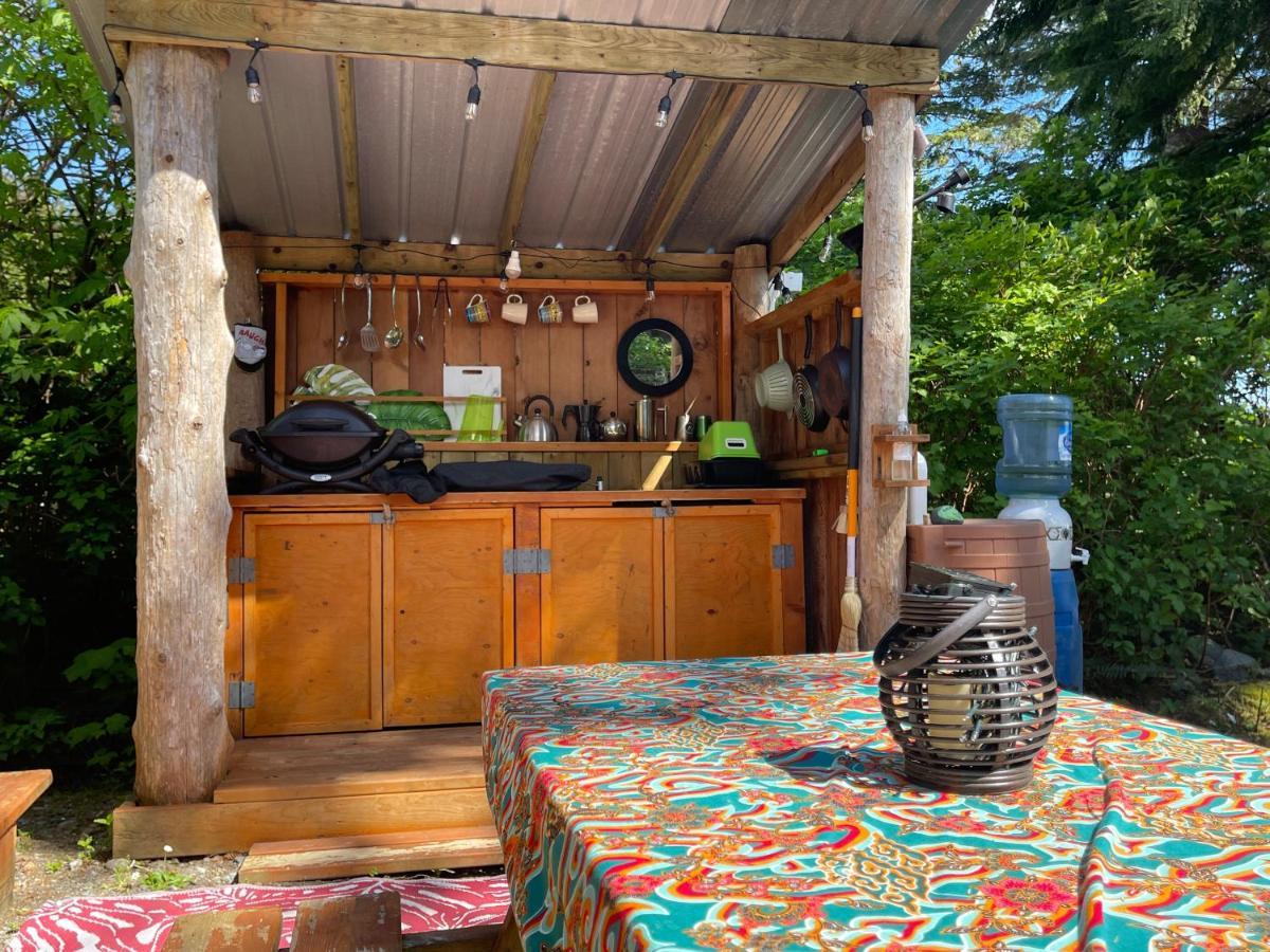 So Damn Lucky Glamping Otel Ucluelet Dış mekan fotoğraf