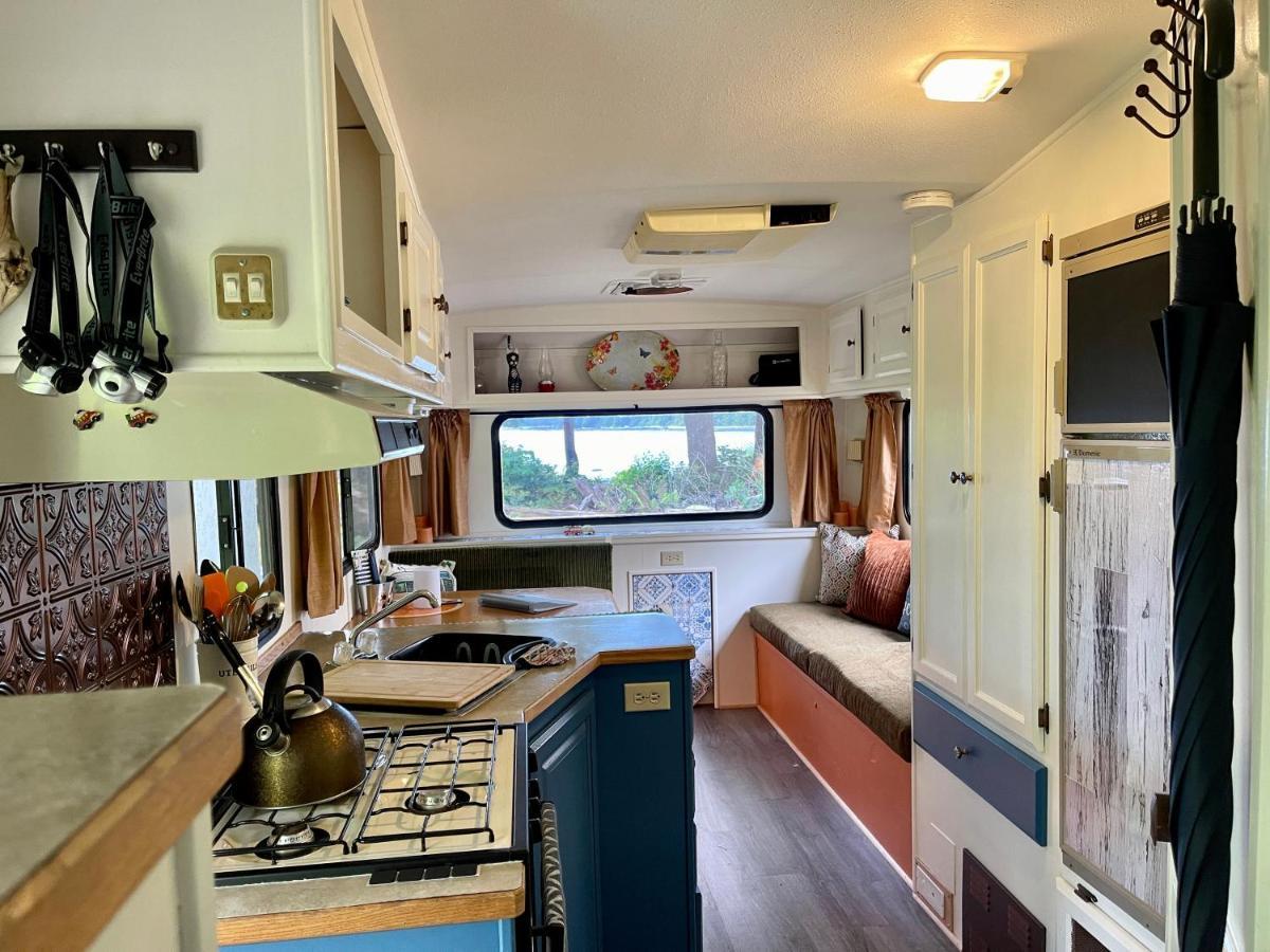 So Damn Lucky Glamping Otel Ucluelet Dış mekan fotoğraf