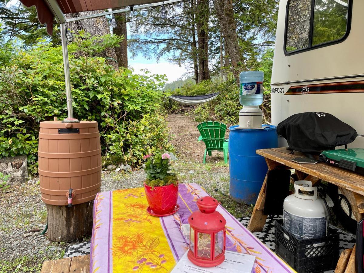 So Damn Lucky Glamping Otel Ucluelet Dış mekan fotoğraf