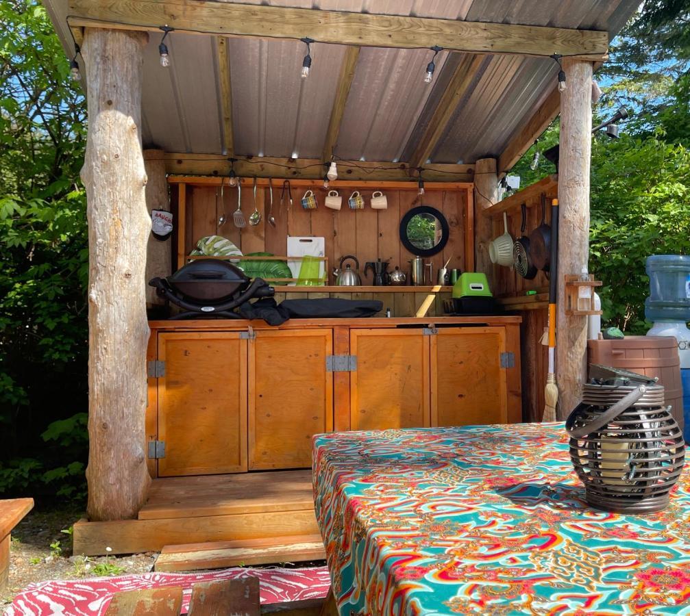 So Damn Lucky Glamping Otel Ucluelet Dış mekan fotoğraf