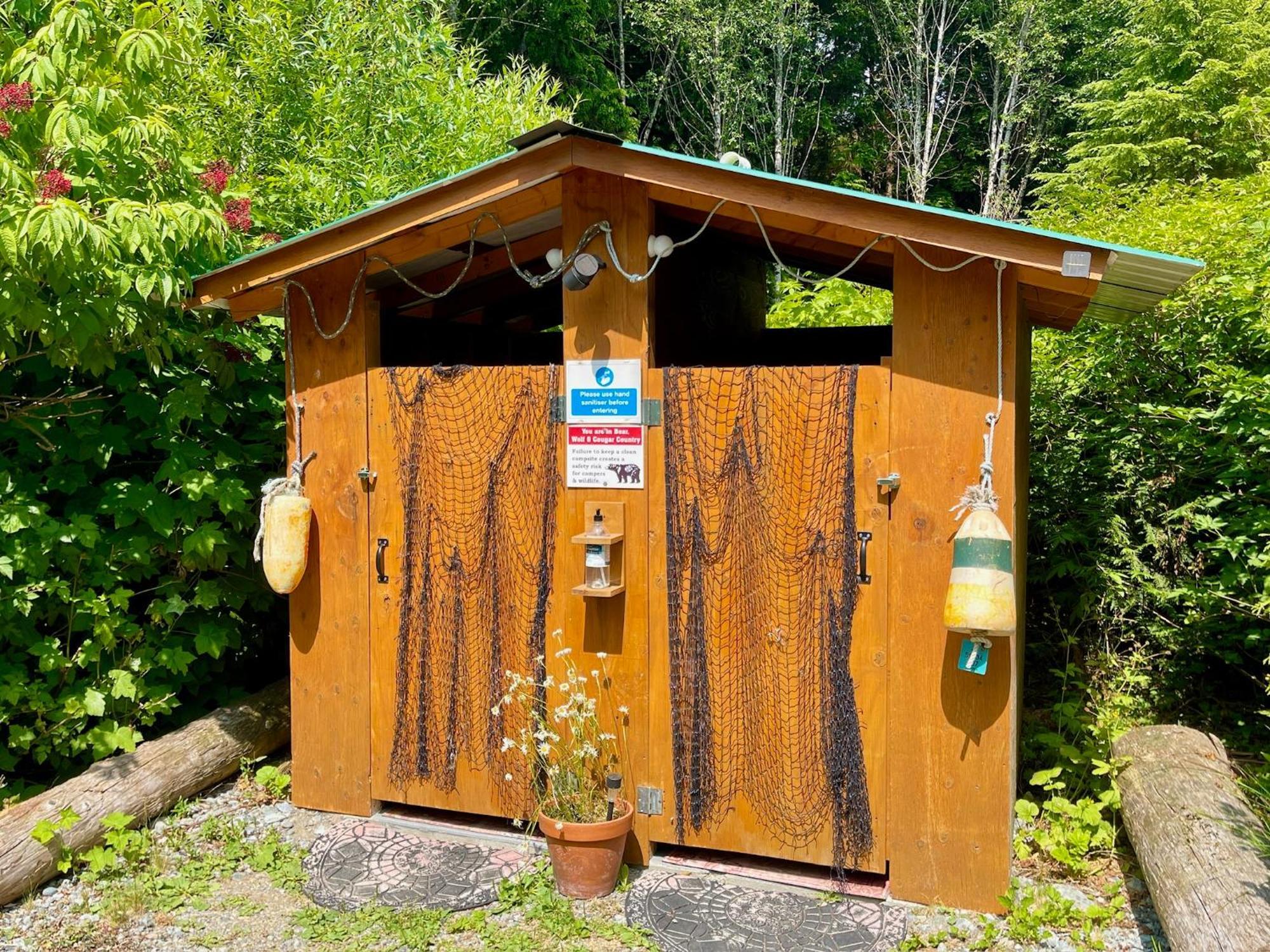 So Damn Lucky Glamping Otel Ucluelet Dış mekan fotoğraf