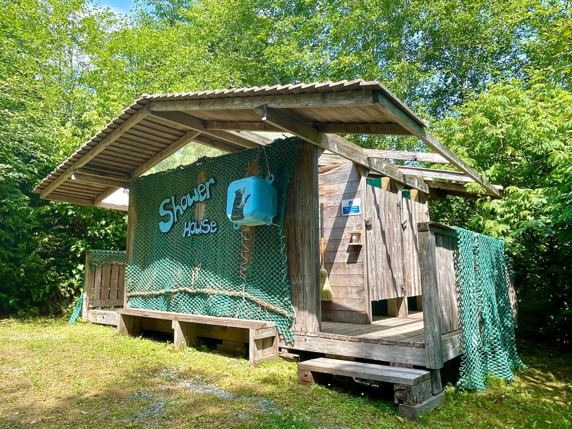 So Damn Lucky Glamping Otel Ucluelet Dış mekan fotoğraf